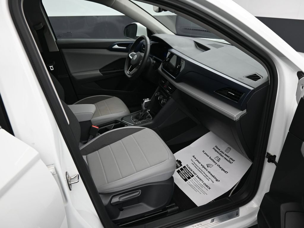Used 2024 Volkswagen Taos SE image 12