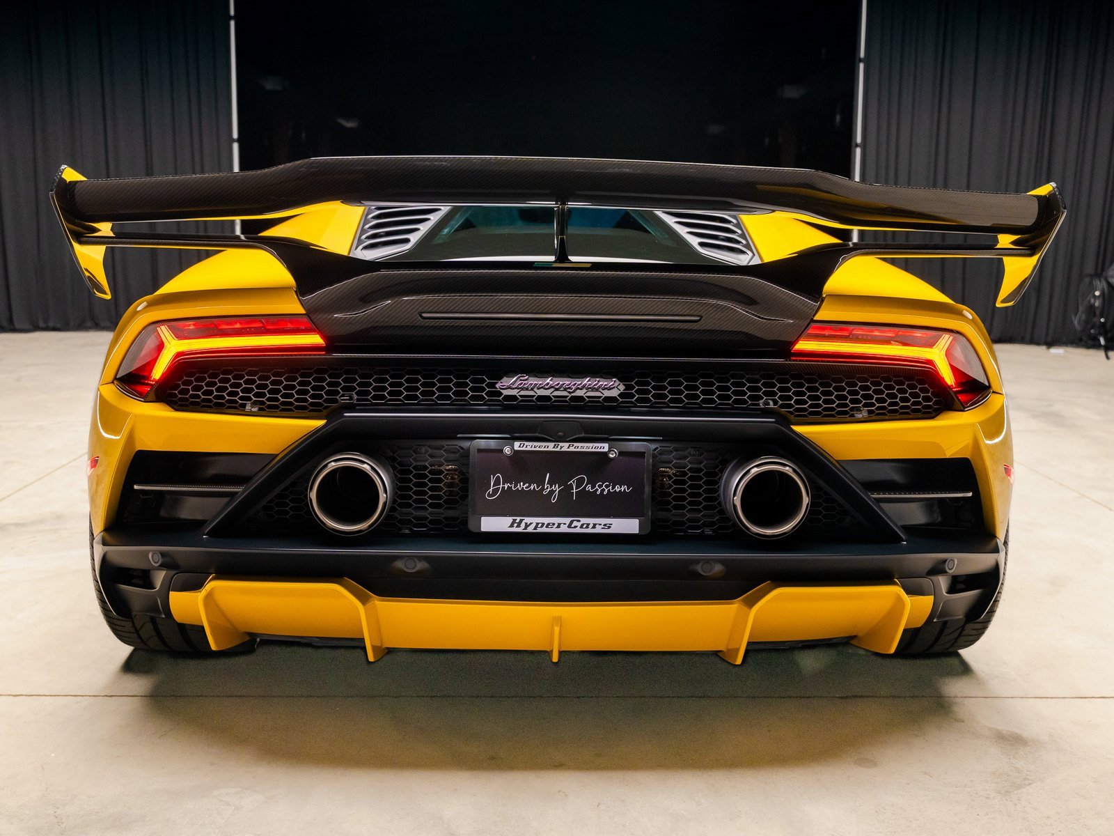 Used 2022 Lamborghini Huracan EVO image 34