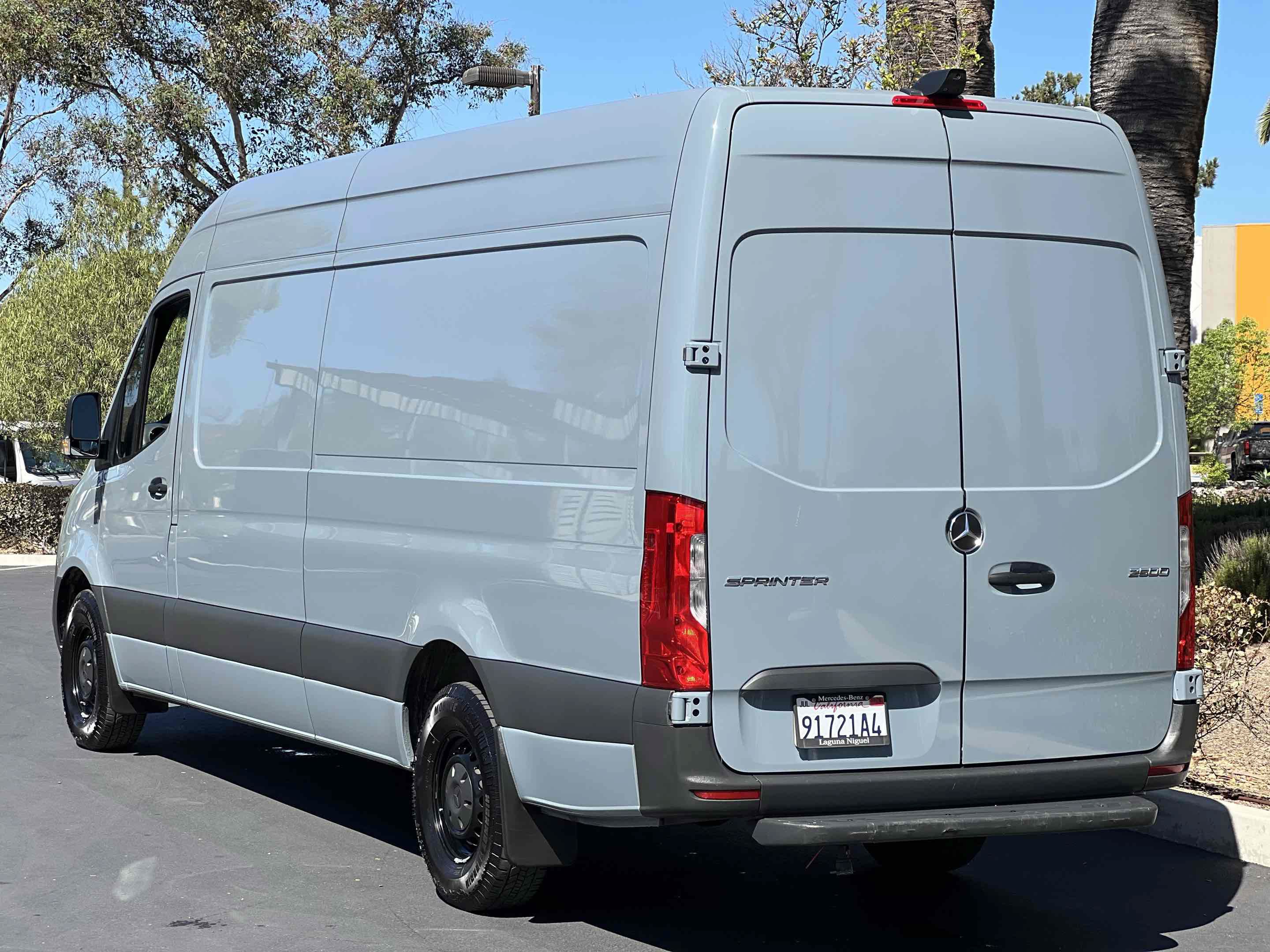 Used 2024 Mercedes-Benz Sprinter 2500 image 2