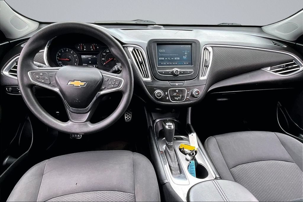 Used 2017 Chevrolet Malibu LT FWD image 13