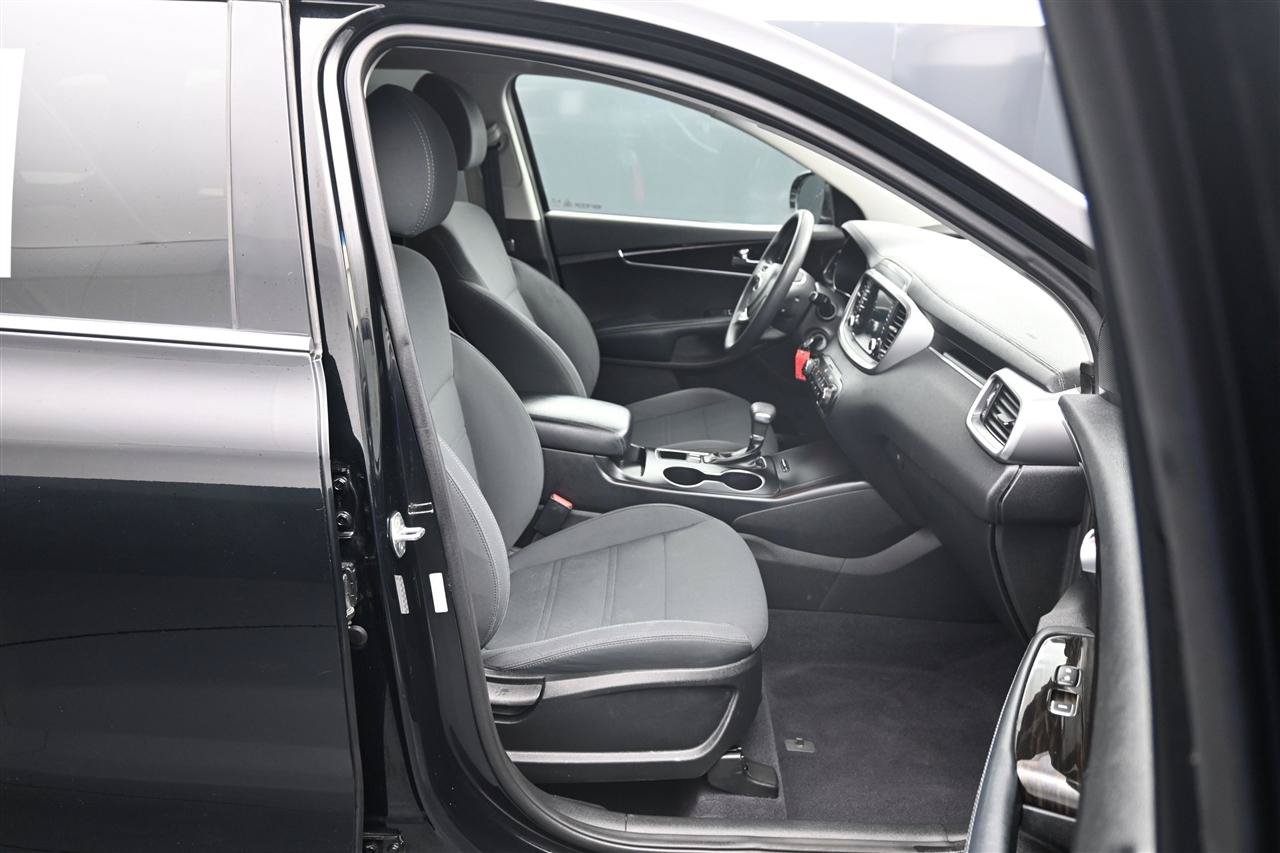 Used 2019 Kia Sorento L FWD image 9
