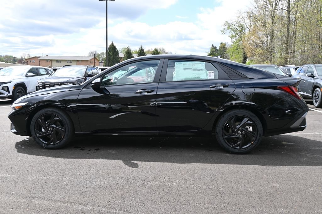 New 2026 Hyundai Elantra Sport FWD image 4