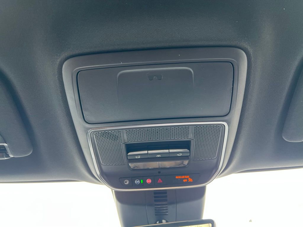 Used 2024 Chevrolet Traverse RS image 44