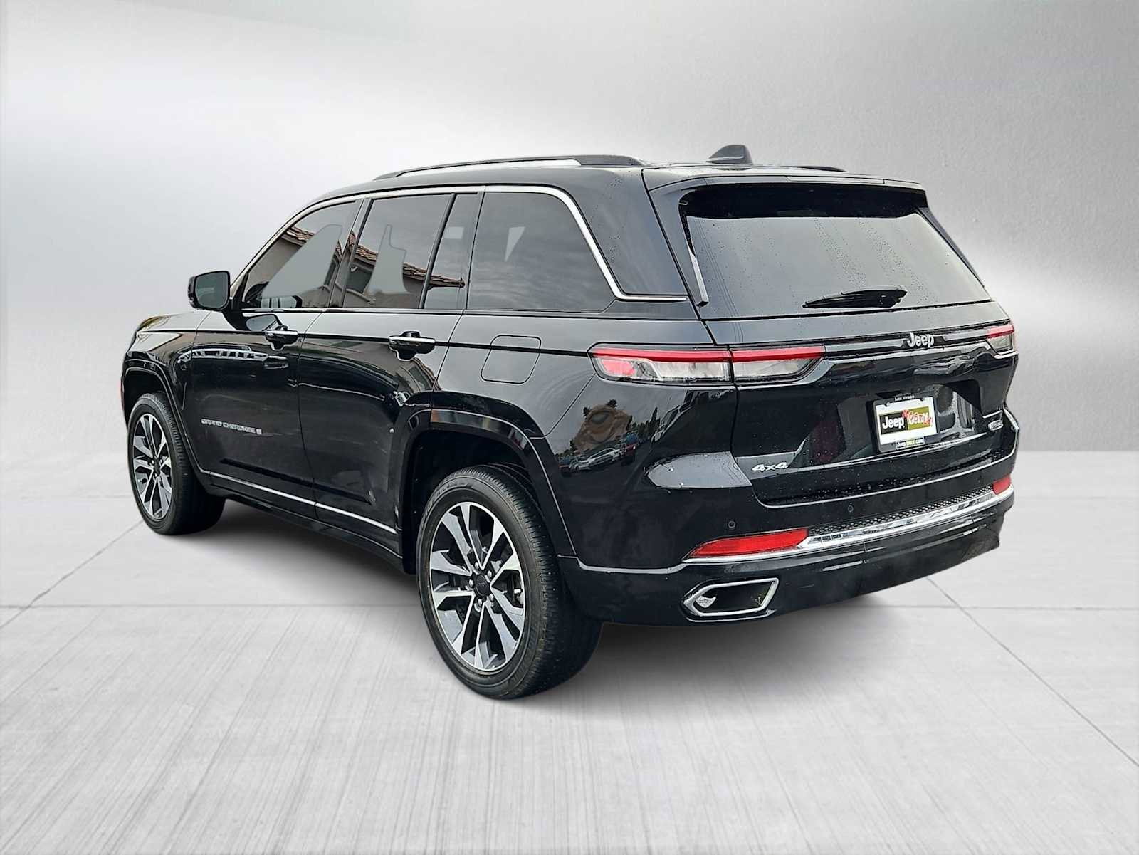 Used 2023 Jeep Grand Cherokee Overland image 6