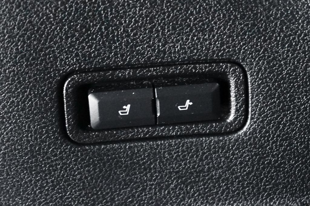 Used 2020 Lincoln Navigator Reserve w/ Equipment Group 208A Reserve image 12