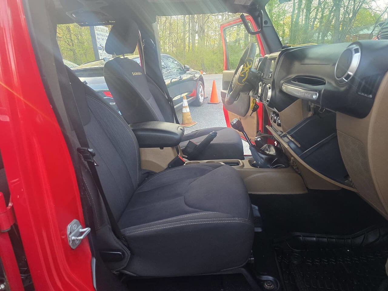 Used 2014 Jeep Wrangler Unlimited Sahara image 14