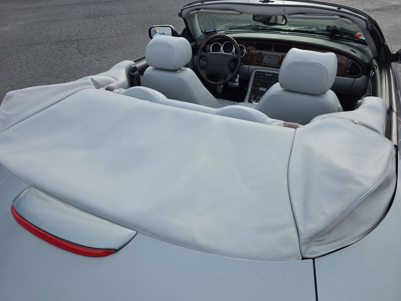 Used 2004 Jaguar XK8 Convertible image 28