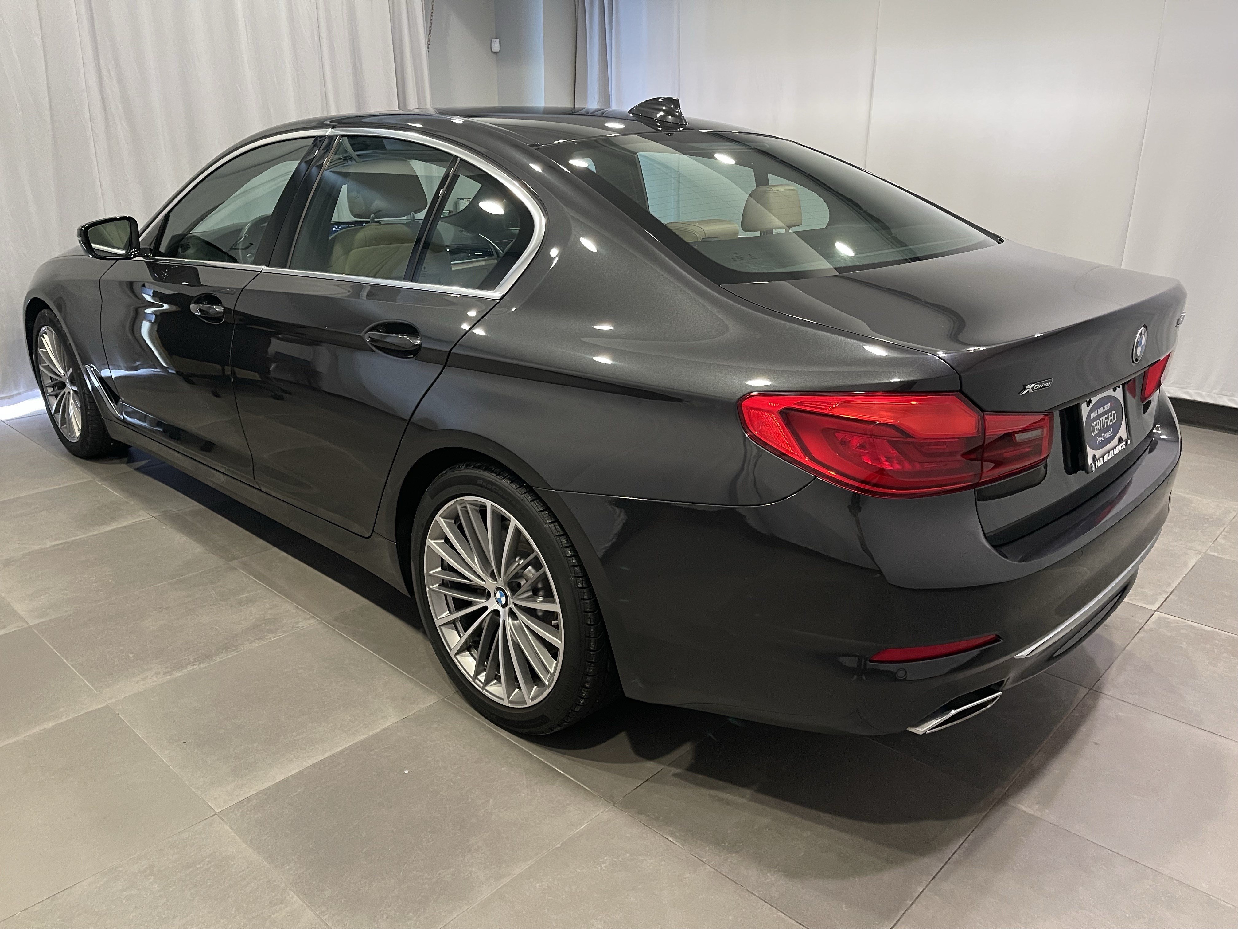 Used 2019 BMW 540i xDrive w/ Convenience Package AWD/4WD image 4
