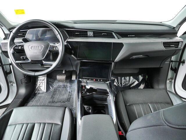 Used 2023 Audi e-tron Premium Plus w/ Premium Plus Package AWD/4WD image 21