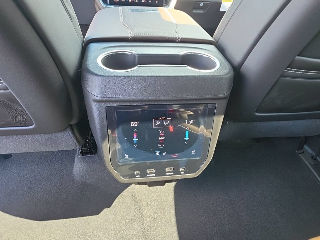 New 2026 GMC Yukon Denali Ultimate AWD/4WD image 21