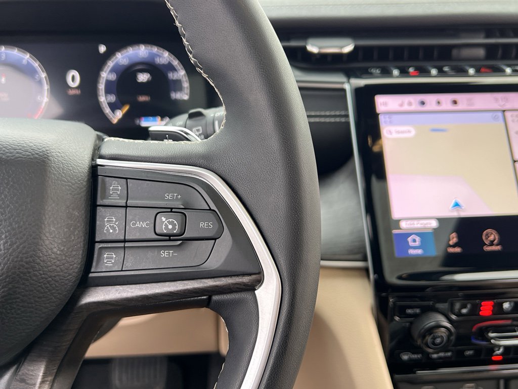 Used 2024 Jeep Grand Cherokee Limited w/ Luxury Tech Group II image 35