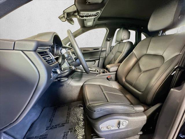 Certified 2026 Porsche Macan Turbo AWD/4WD image 5