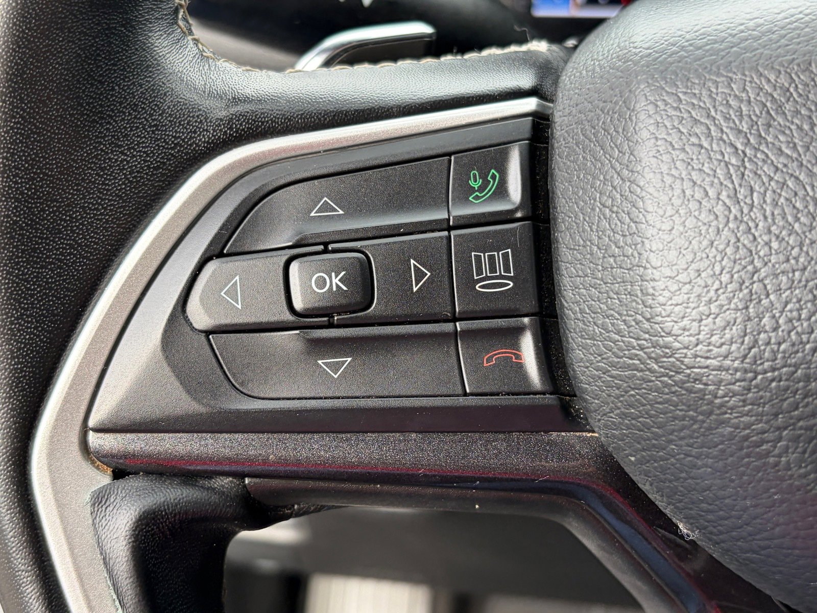Used 2022 Jeep Grand Cherokee L Laredo AWD/4WD image 21