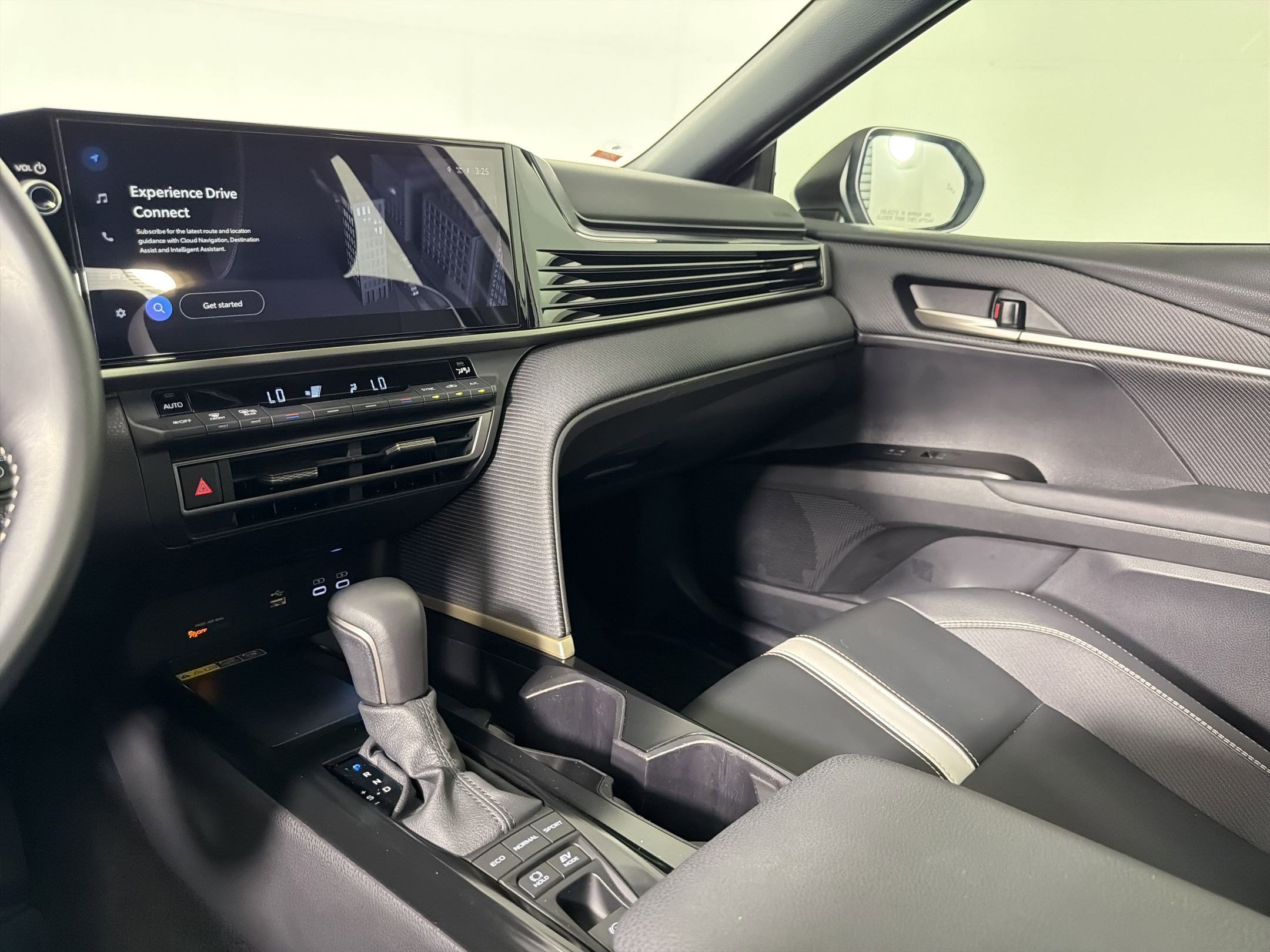 Used 2025 Toyota Camry SE w/ Multimedia Upgrade Package image 25