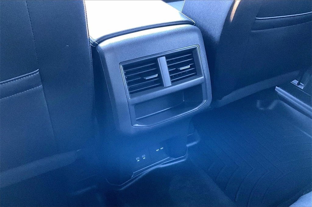 Used 2023 Volkswagen Atlas Cross Sport SE w/ Panoramic Sunroof Package image 33