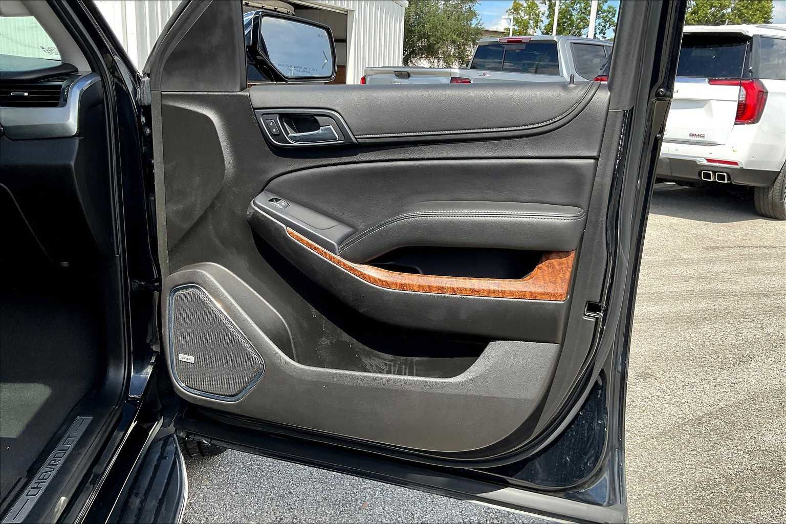 Used 2019 Chevrolet Suburban Premier image 21