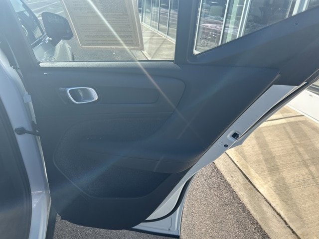 Certified 2025 Volvo XC40 B5 Plus AWD/4WD image 12