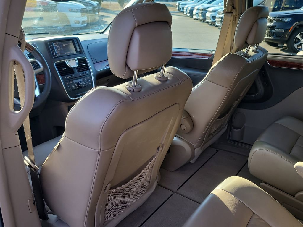 Used 2013 Chrysler Town & Country Limited w/ Luxury Group image 11