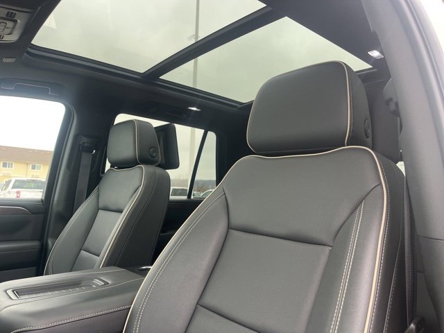 Used 2024 Chevrolet Tahoe Premier w/ Advanced Technology Package image 17