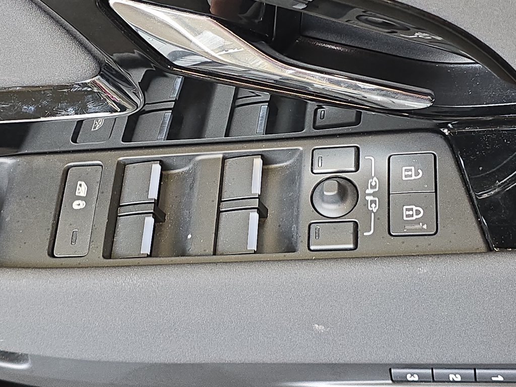 Certified 2025 Land Rover Range Rover Evoque S AWD/4WD image 30