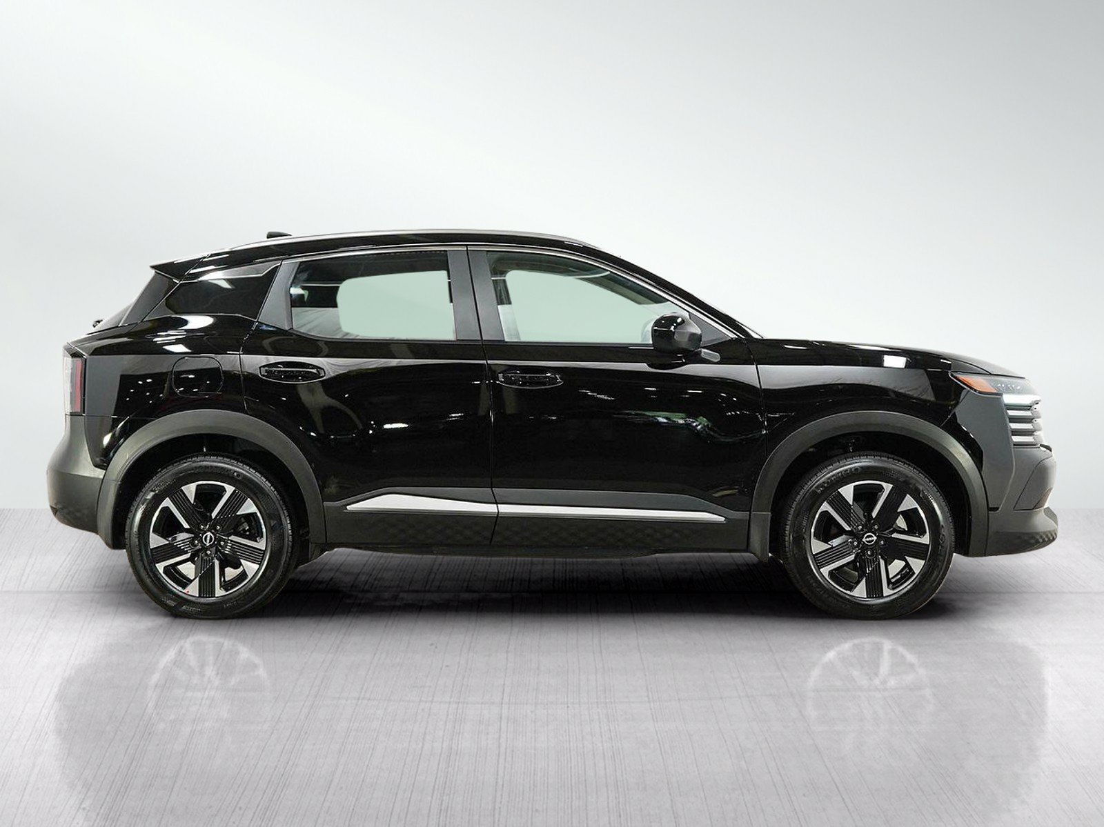 Used 2025 Nissan Kicks SV w/ SV Premium Package AWD/4WD image 7