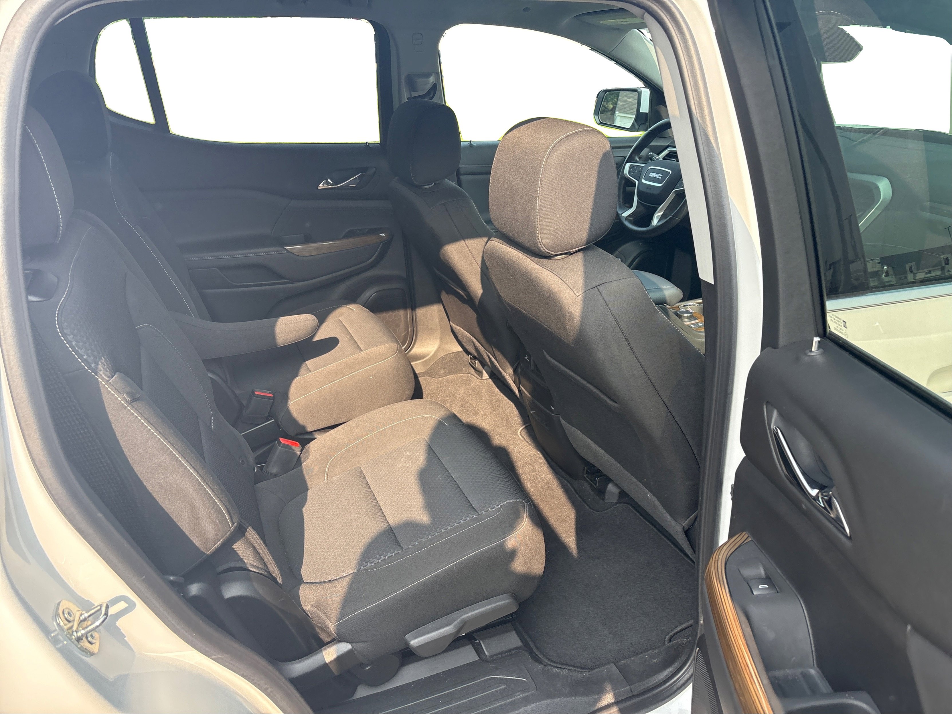 Used 2023 GMC Acadia SLE w/ Driver Convenience Package image 20