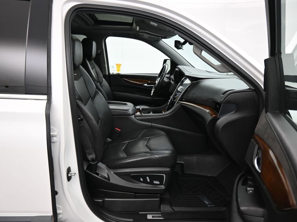 Used 2020 Cadillac Escalade Premium Luxury image 55