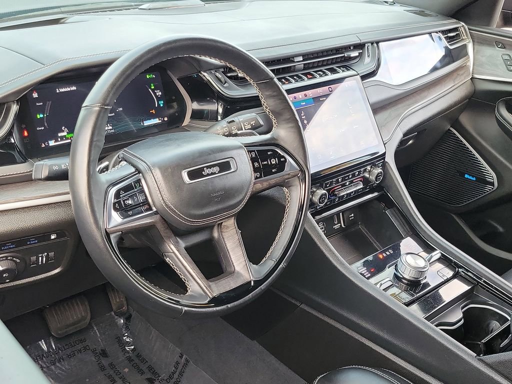 Used 2023 Jeep Grand Cherokee Overland w/ Advanced Protech Group III image 3
