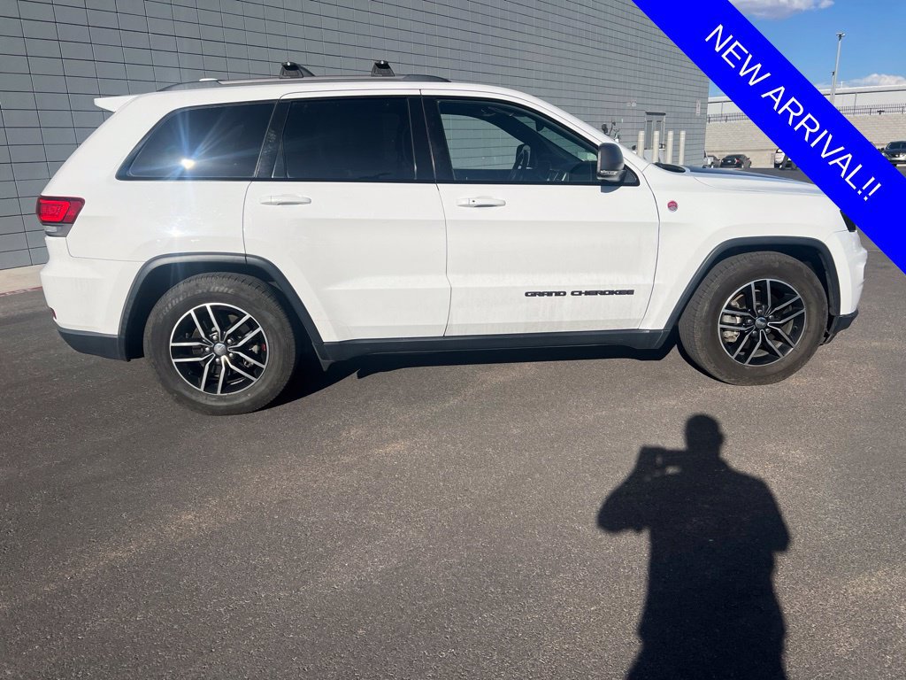 Used 2017 Jeep Grand Cherokee Trailhawk AWD/4WD image 2