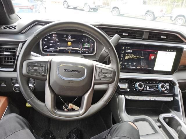 Used 2025 GMC Sierra 2500 Denali Ultimate w/ Max Trailering Package image 3