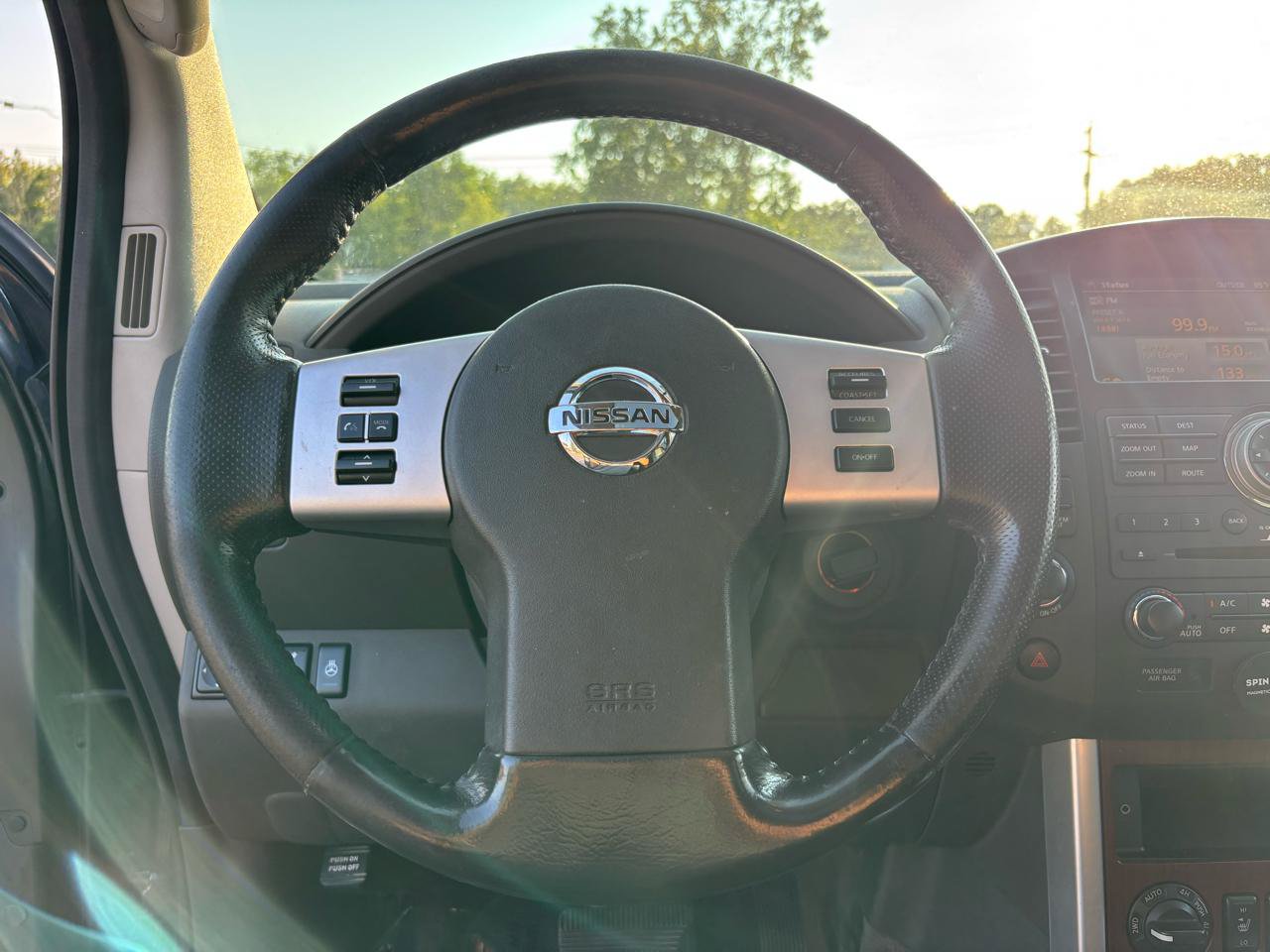 Used 2010 Nissan Pathfinder LE w/ Navigation Pkg AWD/4WD image 19