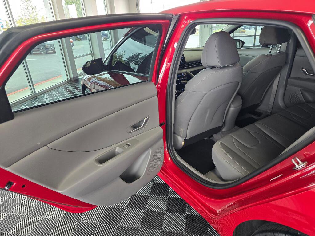 Used 2023 Hyundai Elantra Blue FWD image 34
