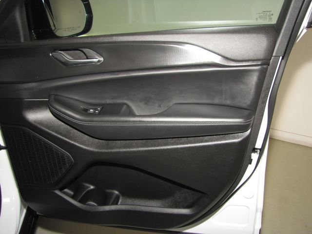 Used 2025 Jeep Grand Cherokee Altitude AWD/4WD image 22