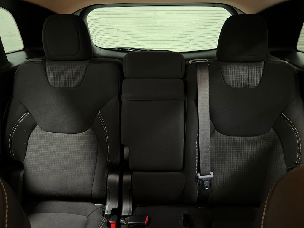 Used 2017 Jeep Cherokee Latitude w/ Safety/Convenience Group FWD image 27