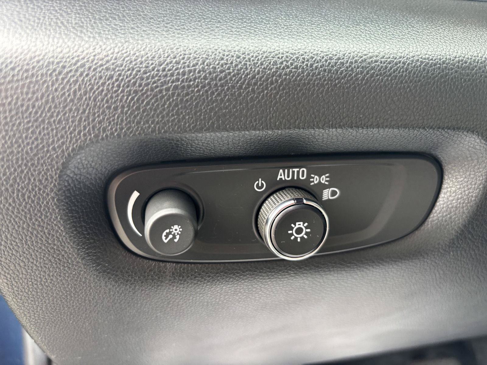 Used 2023 Chevrolet Traverse LT AWD/4WD image 17