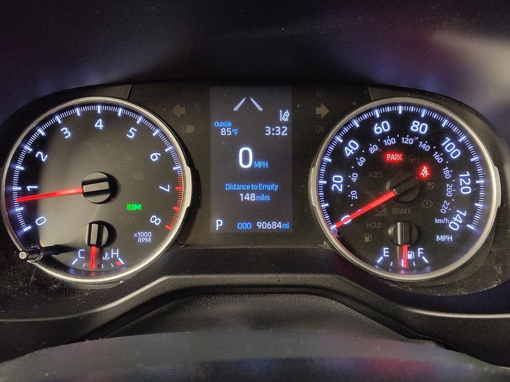 Used 2020 Toyota RAV4 XLE image 23
