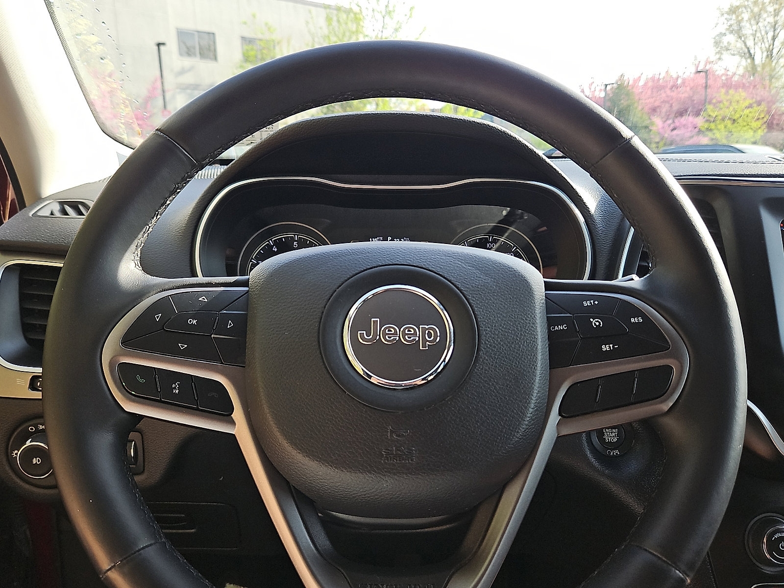 Used 2019 Jeep Cherokee Latitude Plus w/ Cold Weather Group image 18
