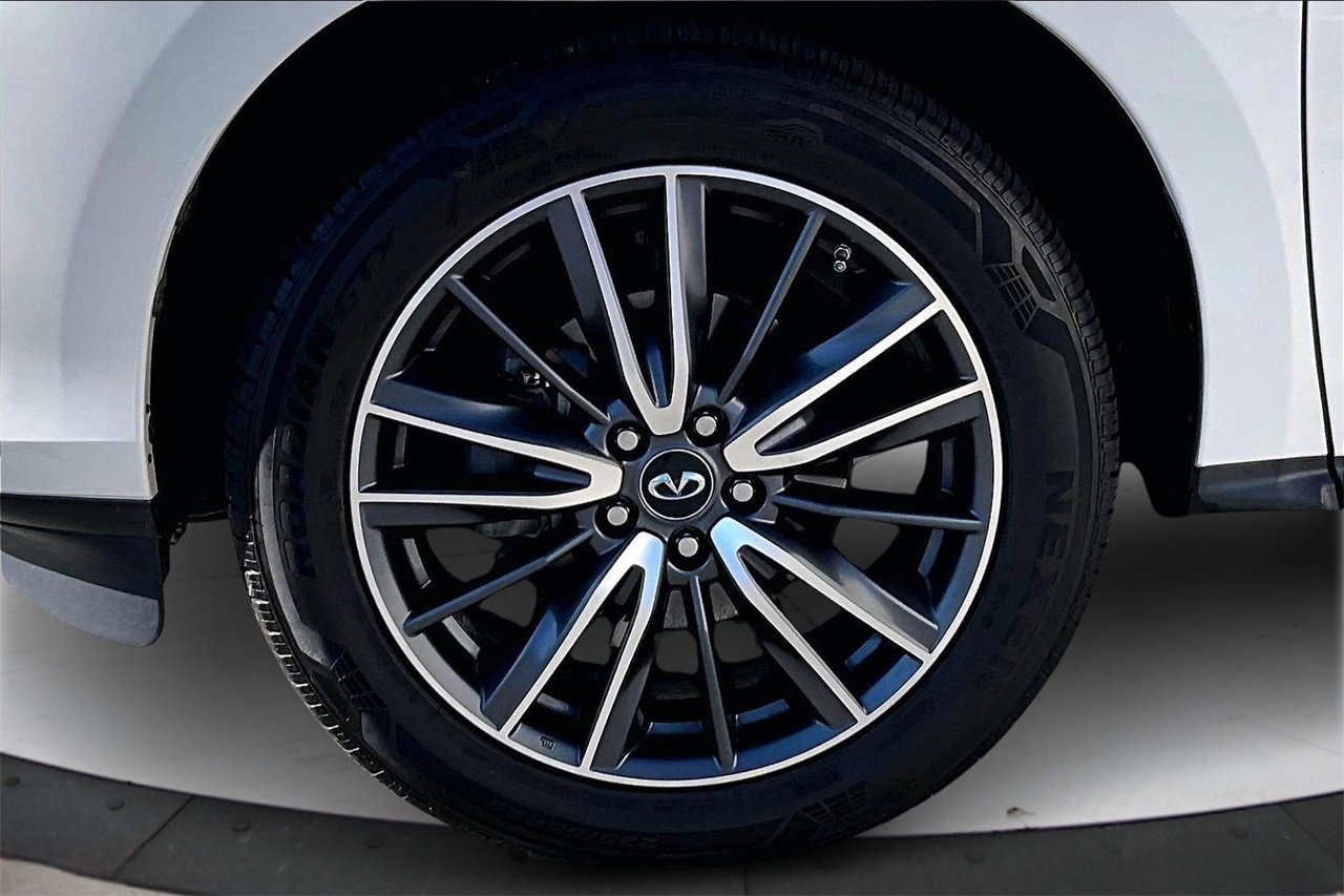 Used 2017 INFINITI QX60 Luxe w/ Deluxe Technology Package image 35