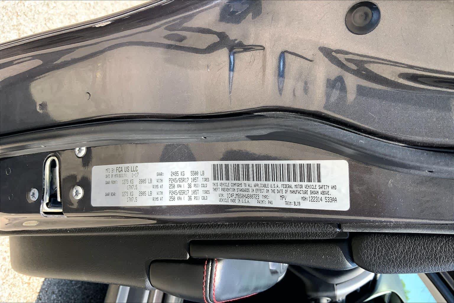 Used 2017 Jeep Cherokee Trailhawk AWD/4WD image 36