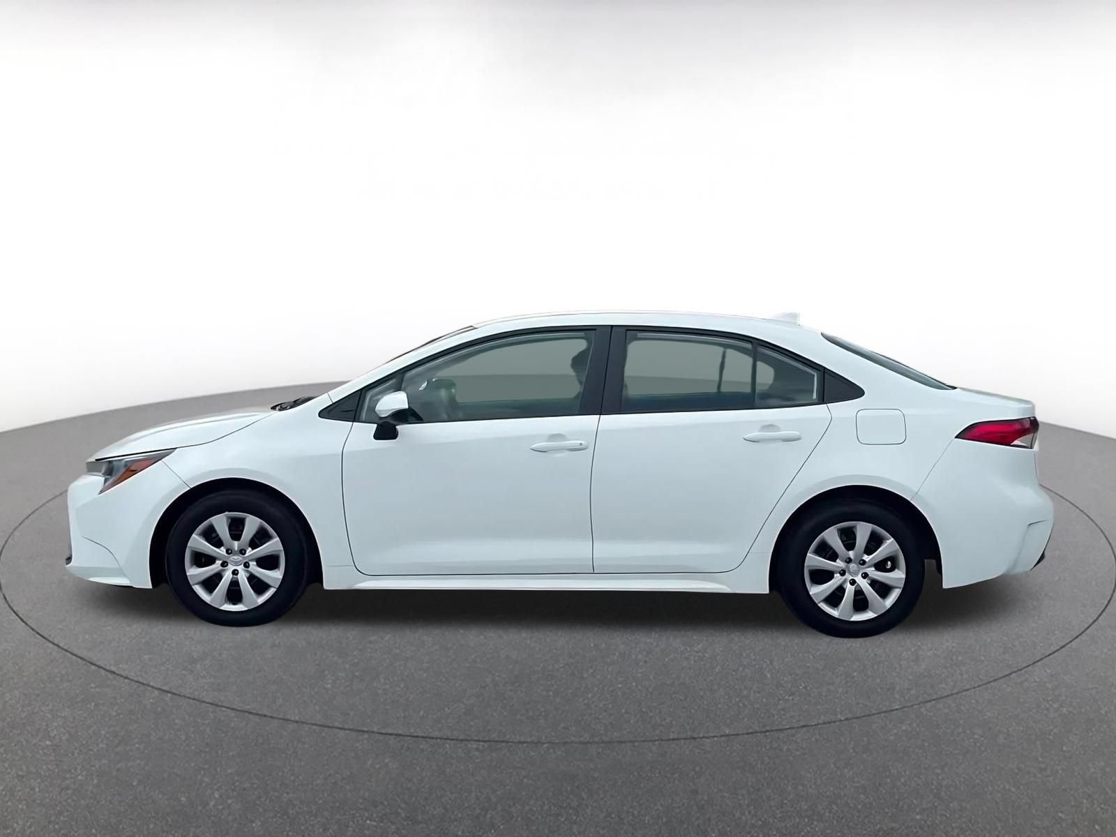 Used 2025 Toyota Corolla LE FWD image 8