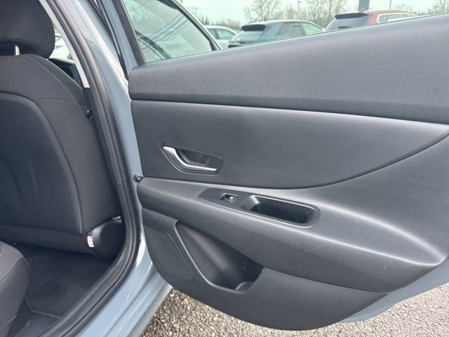 Used 2021 Hyundai Elantra Blue image 13