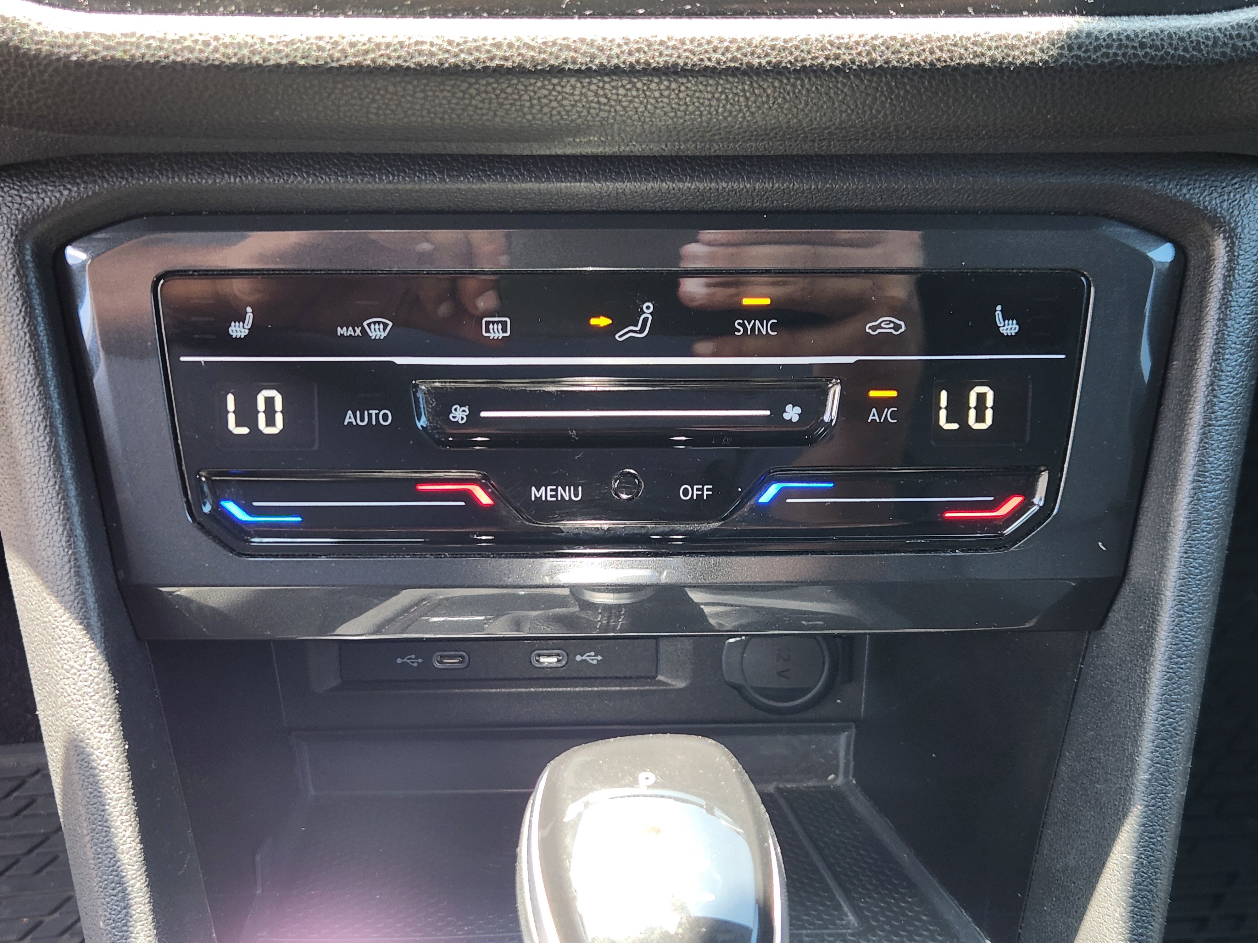 Certified 2022 Volkswagen Tiguan SE R-Line FWD image 22