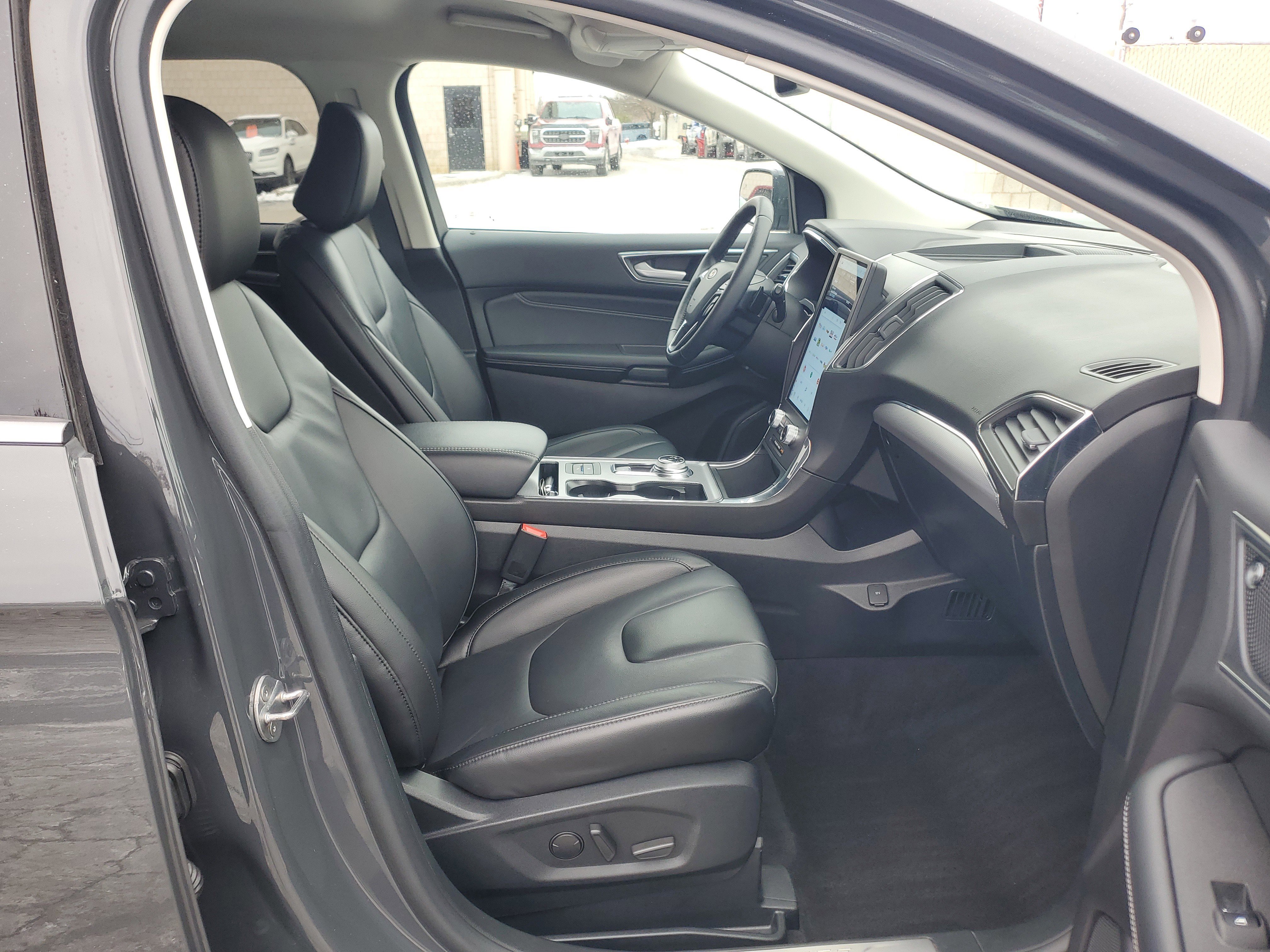 Used 2021 Ford Edge Titanium w/ Class II Trailer Tow Package image 9