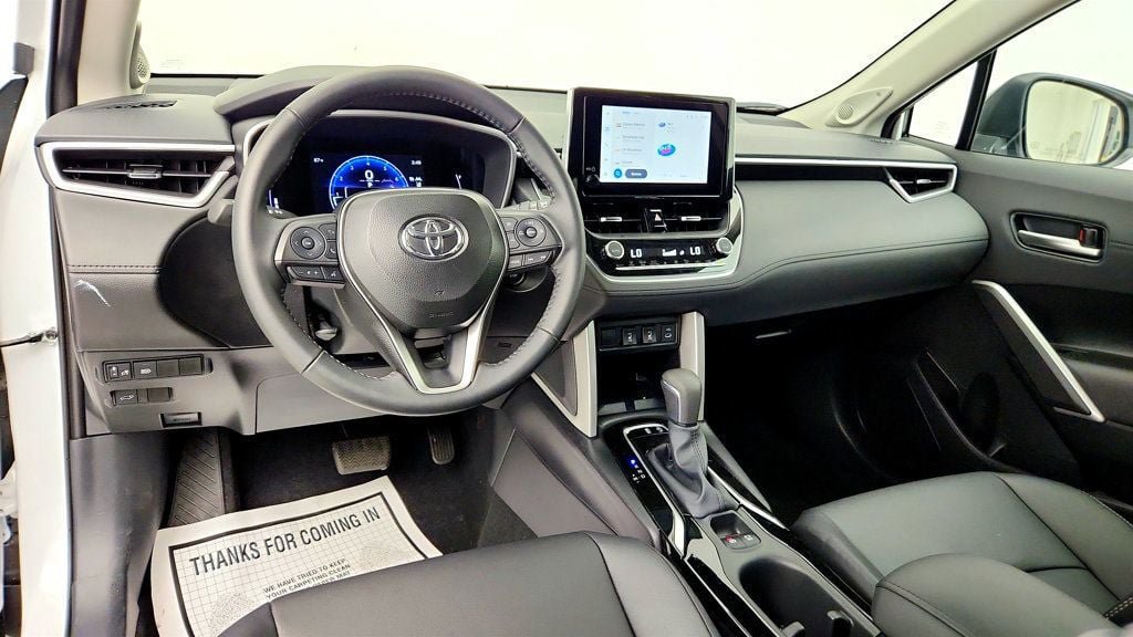 Used 2025 Toyota Corolla Cross XLE w/ Convenience Package AWD/4WD image 13