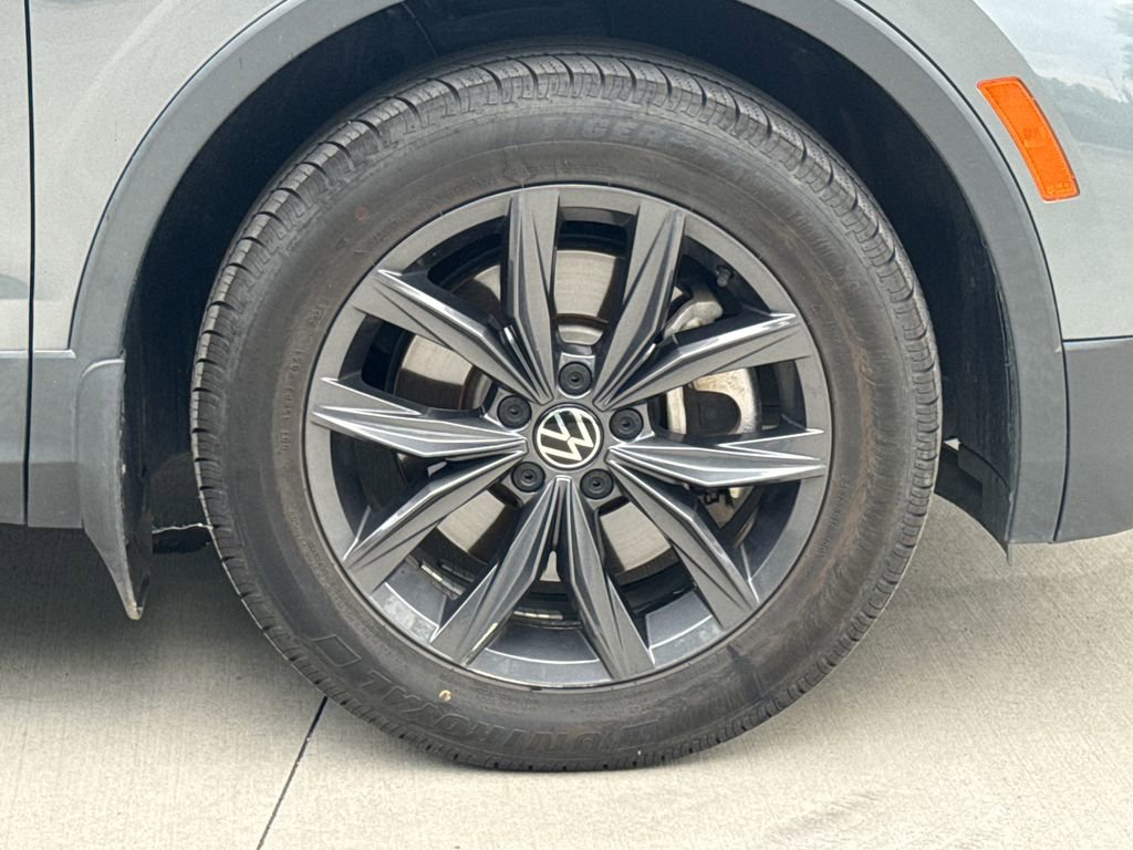 Used 2022 Volkswagen Tiguan SE AWD/4WD image 11