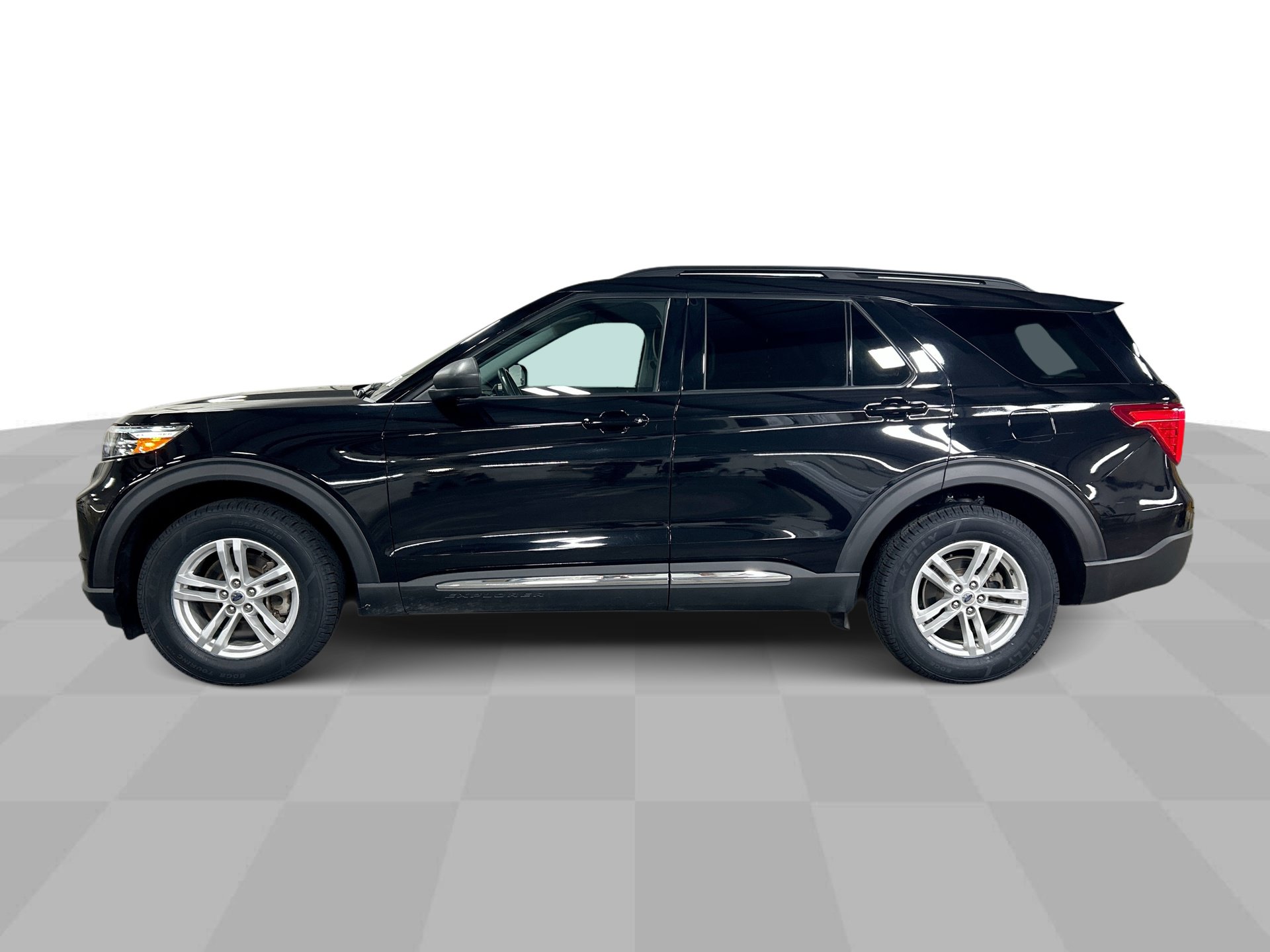 Used 2021 Ford Explorer XLT w/ Equipment Group 202A AWD/4WD image 6