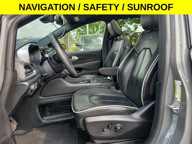 Used 2025 Chrysler Pacifica Limited FWD image 7