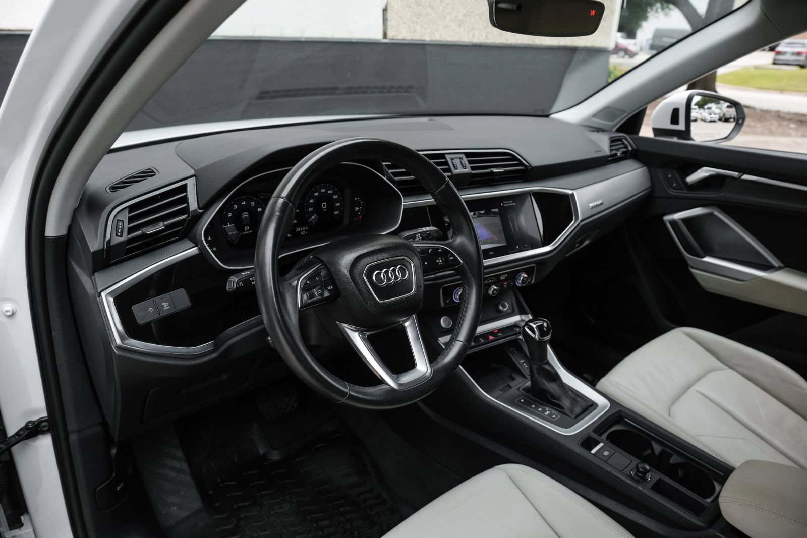 Used 2020 Audi Q3 2.0T Premium Plus w/ Premium Plus Package AWD/4WD image 2