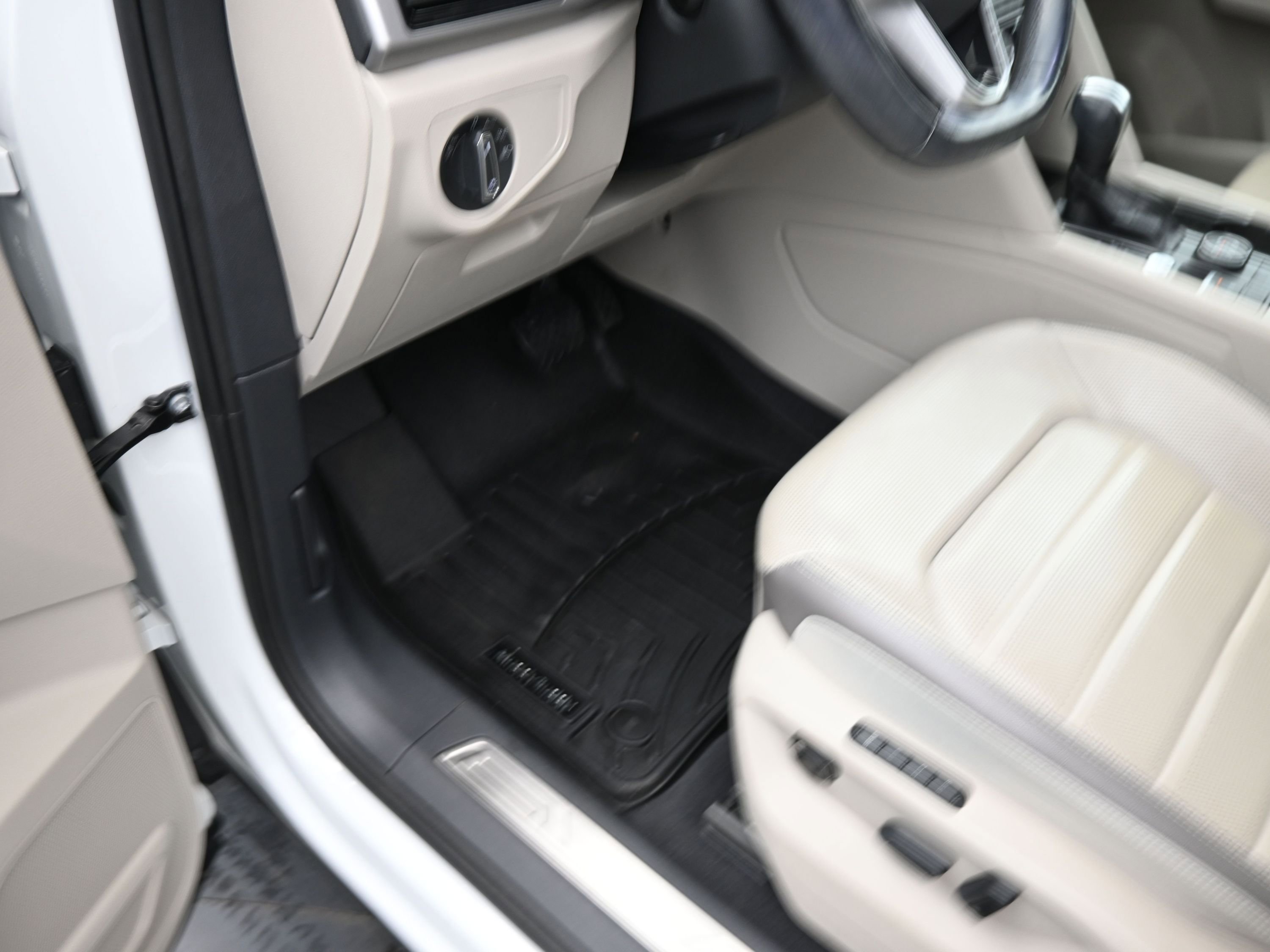 Used 2021 Volkswagen Atlas SEL Premium image 13