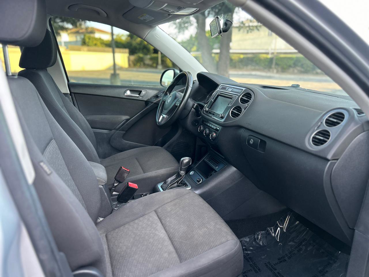 Used 2017 Volkswagen Tiguan Limited w/ Premium Package image 13